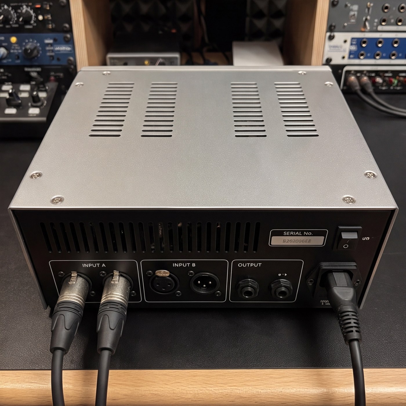 SnowTec Chaika — задняя панель, XLR входы и выход